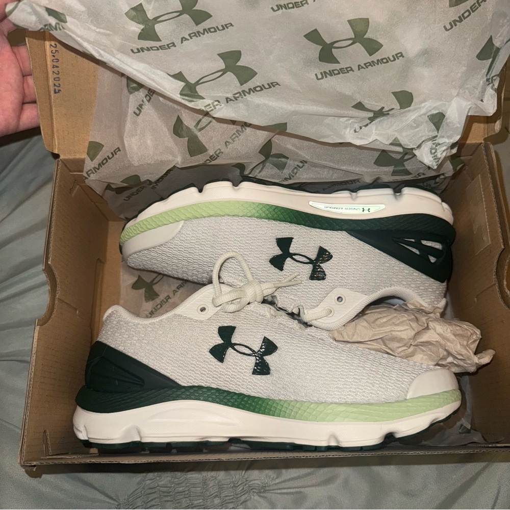 Under Armour Sneakers